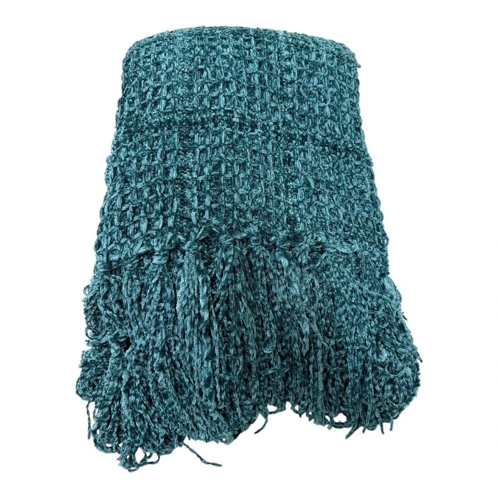 Willow Road Chunky Throw Blanket Chenille Teal Throw Blanket w/Tassels NWOT